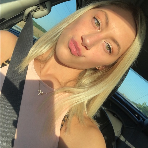 Meet your Posher, Emilee - Picture 1 of 1